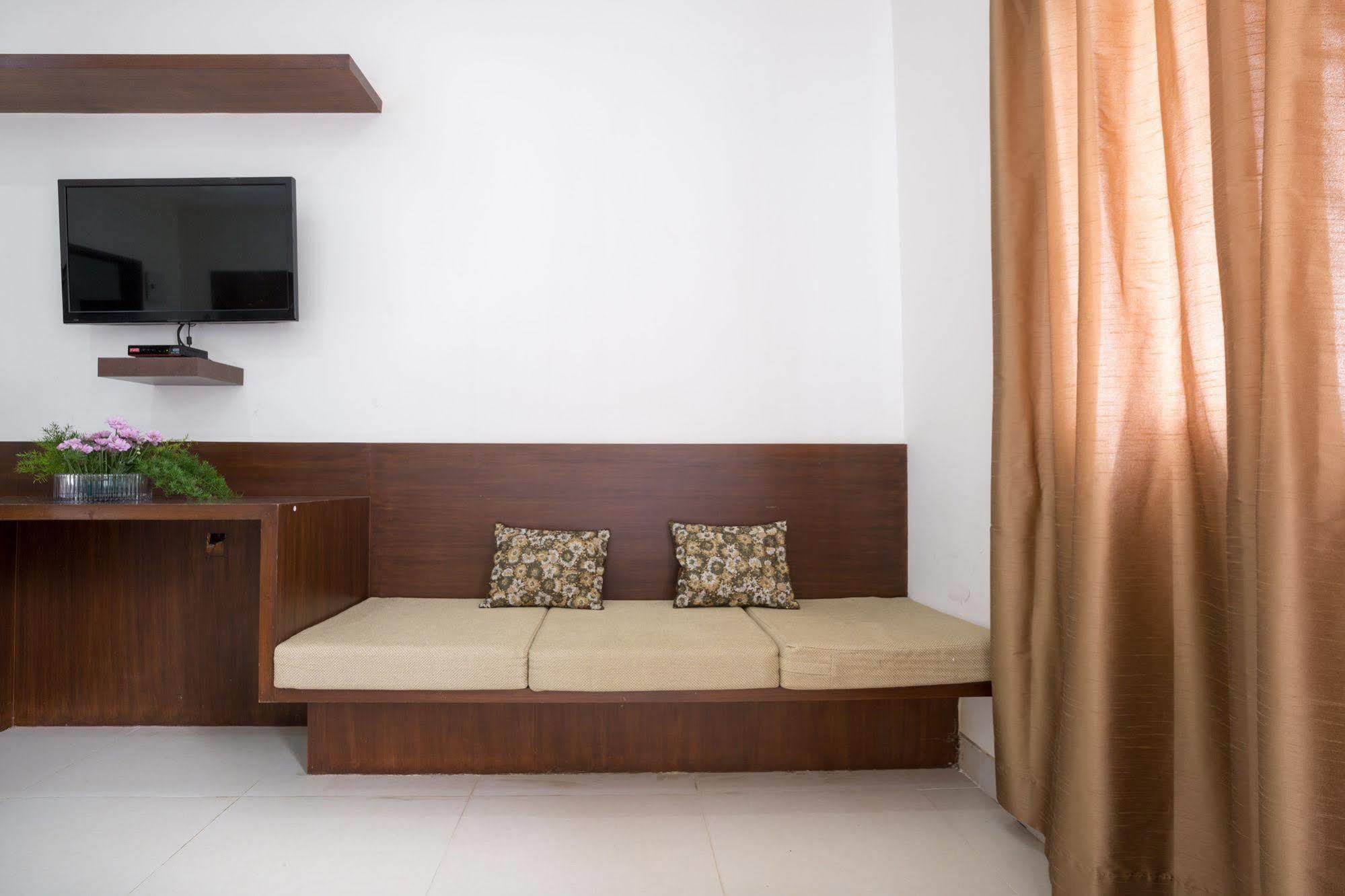 เดอะ แซงทัม สวีท เบลโร้ด Hotel บังกาลอร์ ภายนอก รูปภาพ
